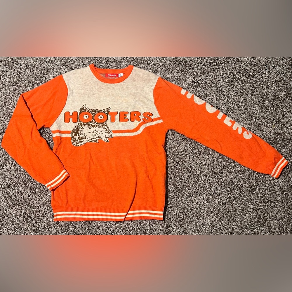 Hooters Sweater 🧡